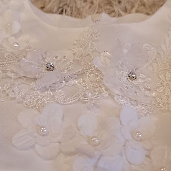 Girls formal dress in white size 2 - Picture 2 of 5